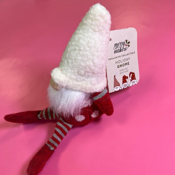 NWT Cozy Little Christmas Gnome 🎅🏻🎄 - Picture 4 of 6